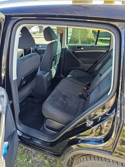 VW Tiguan 2.0 TDI 177 ch — SUV robuste, intérieur premium noir, transmission manuelle — détail