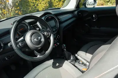 MINI Cooper 1.5i — Citadine urbaine agile, 68'000 km, sans sinistre — Miniatura 7