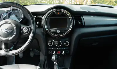 MINI Cooper 1.5i — Citadine urbaine agile, 68'000 km, sans sinistre — Miniatura 9