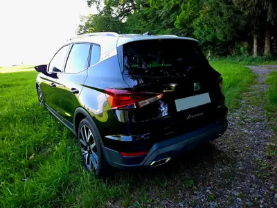 SEAT Arona 1.0 TSI 110 Move FR DSG — SUV compact économe, reprise leasing possible — vista posteriore