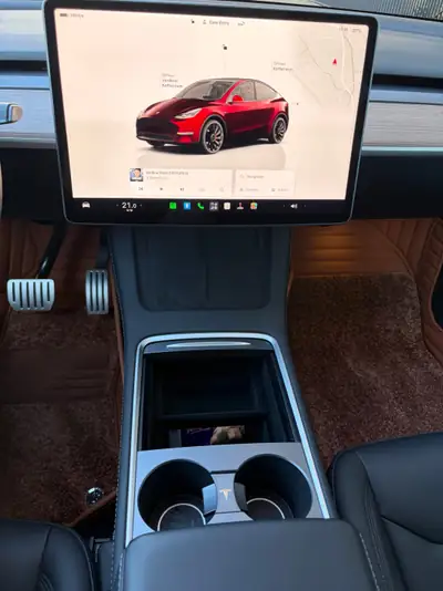Tesla Model Y Performance D — SUV électrique haute performance, 38'990 km, finition Bordeaux — Miniatura 11