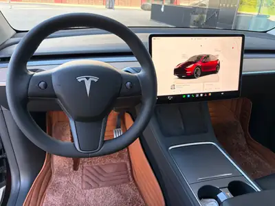 Tesla Model Y Performance D — SUV électrique haute performance, 38'990 km, finition Bordeaux — Miniatura 10