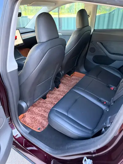 Tesla Model Y Performance D — SUV électrique haute performance, 38'990 km, finition Bordeaux — Miniatura 14