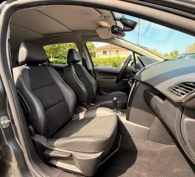 Peugeot 207 SW 1.6 Sport Automatic — Break spacieux, boîte auto, entretien suivi — Miniatur 19