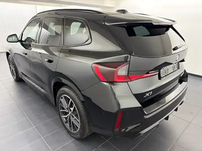BMW X1 sDrive 18i M Sport 2025 — Design sportif, première main, garantie constructeur — Seitenansicht