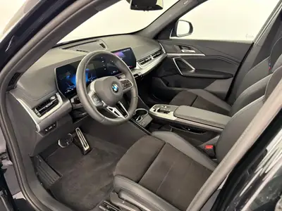BMW X1 sDrive 18i M Sport 2025 — Design sportif, première main, garantie constructeur — Armaturenbrett