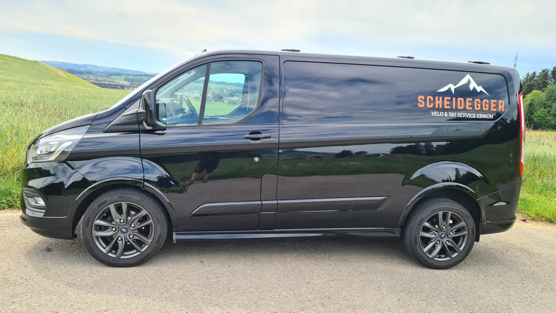 Ford Transit Custom Van 290 L1H1 Sport — Utilitaire diesel performant, 74 000 km — vue extérieure