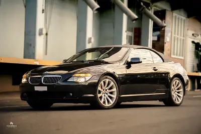 BMW 650i V8 Cabriolet — Roadster de prestige, moteur atmosphérique 367 ch — fianco