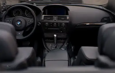 BMW 650i V8 Cabriolet — Roadster de prestige, moteur atmosphérique 367 ch — Miniatura 11