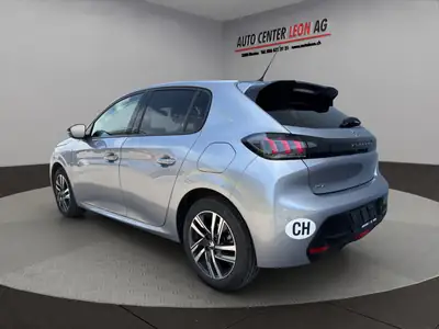 Peugeot 208 1.2 PureTech Allure EAT8 — Citadine dynamique, faible kilométrage et équipée — interior