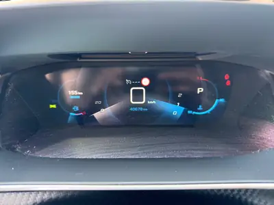 Peugeot 208 1.2 PureTech Allure EAT8 — Citadine dynamique, faible kilométrage et équipée — Thumbnail 10