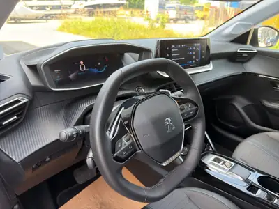 Peugeot 208 1.2 PureTech Allure EAT8 — Citadine dynamique, faible kilométrage et équipée — Thumbnail 21