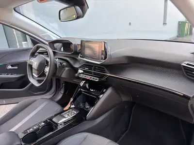 Peugeot 208 1.2 PureTech Allure EAT8 — Citadine dynamique, faible kilométrage et équipée — Thumbnail 20