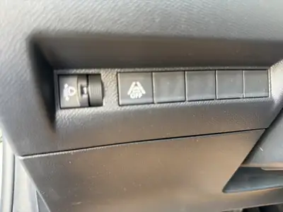 Peugeot 208 1.2 PureTech Allure EAT8 — Citadine dynamique, faible kilométrage et équipée — Thumbnail 22
