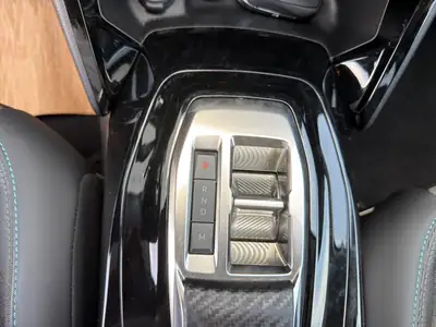 Peugeot 208 1.2 PureTech Allure EAT8 — Citadine dynamique, faible kilométrage et équipée — Thumbnail 23