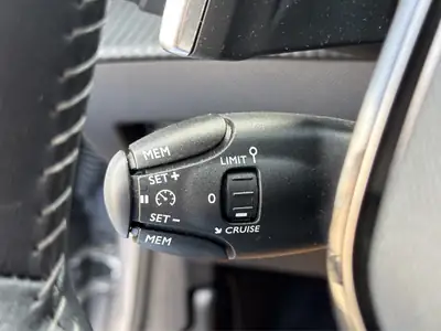 Peugeot 208 1.2 PureTech Allure EAT8 — Citadine dynamique, faible kilométrage et équipée — Thumbnail 26