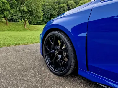 Audi RS3 Sportback — 400 ch, Bleu Nogaroblau, CH-Garantie 10 ans — vue extérieure