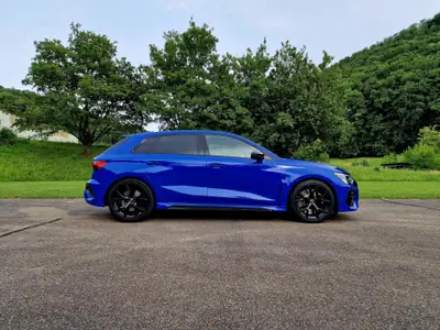 Audi RS3 Sportback — 400 ch, Bleu Nogaroblau, CH-Garantie 10 ans — intérieur