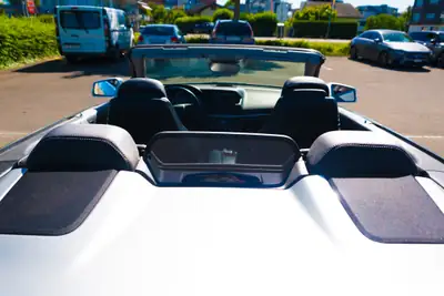 Mercedes-Benz E 250 CGI BlueEFFiciency Cabriolet — Élégance décapotable, motorisation efficace — intérieur