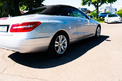 Mercedes-Benz E 250 CGI BlueEFFiciency Cabriolet — Élégance décapotable, motorisation efficace — Miniature 8