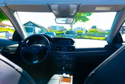 Mercedes-Benz E 250 CGI BlueEFFiciency Cabriolet — Élégance décapotable, motorisation efficace — Miniature 7
