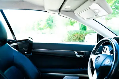 Mercedes-Benz E 250 CGI BlueEFFiciency Cabriolet — Élégance décapotable, motorisation efficace — Miniature 12