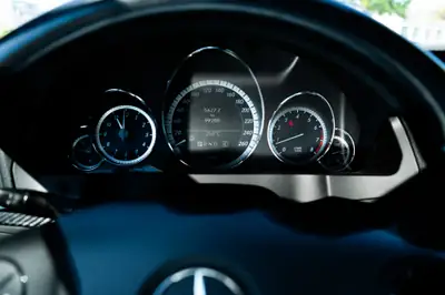 Mercedes-Benz E 250 CGI BlueEFFiciency Cabriolet — Élégance décapotable, motorisation efficace — Miniature 15