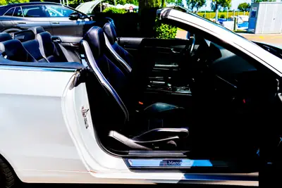 Mercedes-Benz E 250 CGI BlueEFFiciency Cabriolet — Élégance décapotable, motorisation efficace — Miniature 14