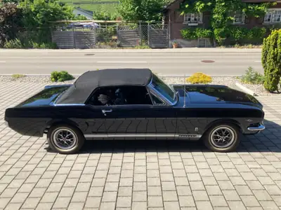 Ford Mustang GT Convertible V8 1966 — Légende américaine, 27500 km d'authenticité — Seitenansicht