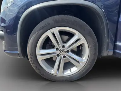 VW Tiguan 2.0 TSI Sport&Style 4Motion — SUV polyvalent sans accident, entretien complet — Miniatur 9