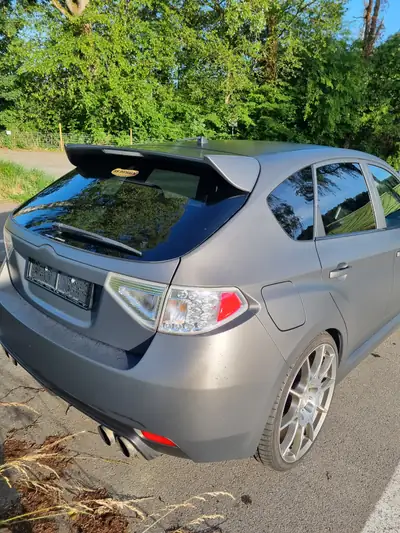 Subaru Impreza WRX STI 2.5T — Berline sportive 300 ch, transmission manuelle, kilométrage modéré — Seitenansicht