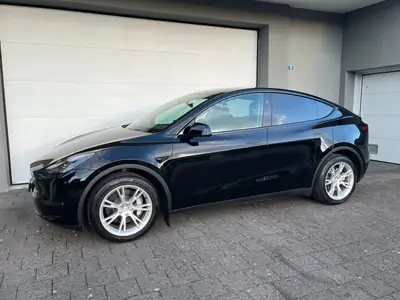 Tesla Model Y Long Range AWD — SUV électrique performant, 26 000 km seulement — vista posteriore