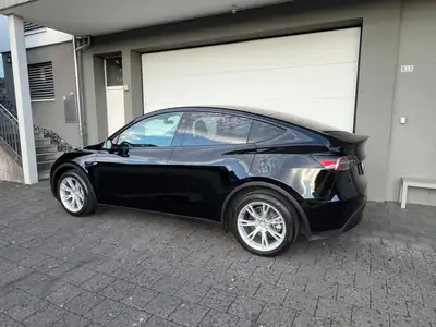 Tesla Model Y Long Range AWD — SUV électrique performant, 26 000 km seulement — dettaglio