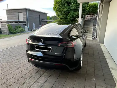Tesla Model Y Long Range AWD — SUV électrique performant, 26 000 km seulement — Miniatura 8
