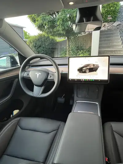 Tesla Model Y Long Range AWD — SUV électrique performant, 26 000 km seulement — Miniatura 11