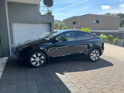 Tesla Model Y Long Range AWD — SUV électrique performant, 26 000 km seulement — Miniatura 12