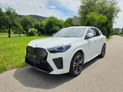 BMW iX2 30 xDrive M-Sport Pro — SUV électrique performant, 10'990 km seulement — Außenansicht
