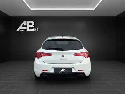 Alfa Romeo Giulietta 1750 TBi Quadrifoglio Verde — 235 ch, sportivité italienne authentique — interior