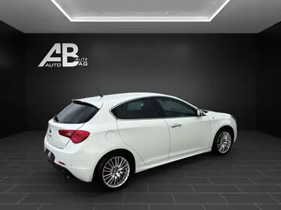 Alfa Romeo Giulietta 1750 TBi Quadrifoglio Verde — 235 ch, sportivité italienne authentique — dashboard