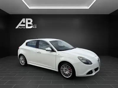 Alfa Romeo Giulietta 1750 TBi Quadrifoglio Verde — 235 ch, sportivité italienne authentique — detail
