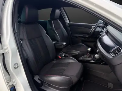 Alfa Romeo Giulietta 1750 TBi Quadrifoglio Verde — 235 ch, sportivité italienne authentique — Thumbnail 9
