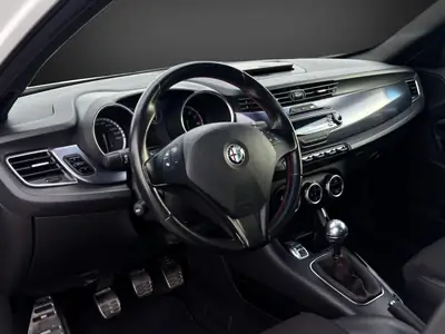 Alfa Romeo Giulietta 1750 TBi Quadrifoglio Verde — 235 ch, sportivité italienne authentique — Thumbnail 8