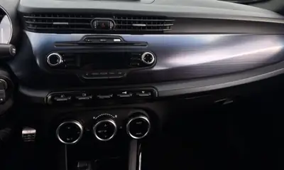Alfa Romeo Giulietta 1750 TBi Quadrifoglio Verde — 235 ch, sportivité italienne authentique — Thumbnail 12