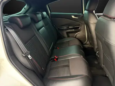 Alfa Romeo Giulietta 1750 TBi Quadrifoglio Verde — 235 ch, sportivité italienne authentique — Thumbnail 13