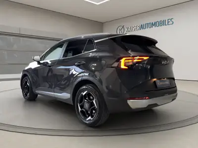 Kia Sportage 1.6T-GDi HEV 239 CV — SUV hybride 4x4, quasi-neuf avec 5 200 km — fianco