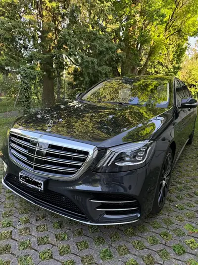 Mercedes-Benz S 560 V8 AMG Line 4matic — Berline de prestige, seulement 20'000 km — side view