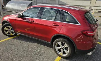 Mercedes-Benz GLC 350 e Off-Road — Hybride rechargeable, 42'270 km seulement — fianco