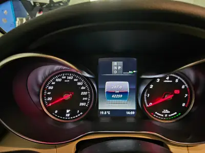 Mercedes-Benz GLC 350 e Off-Road — Hybride rechargeable, 42'270 km seulement — Miniatura 15