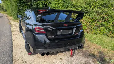 Subaru WRX STI 2014 — Berline sportive 300 ch, tout-terrain, révisée et garantie — interior
