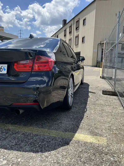 BMW 335i xDrive 2013 — Berline sportive 306 ch, équipement M Performance — vista posteriore